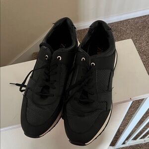 Sleek Black Men's Sneakers Zara